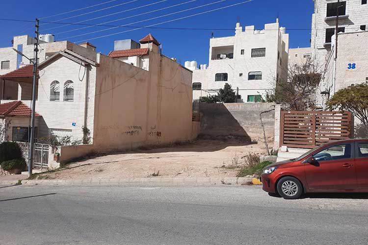 أرض 313 م للبيع في  أبونصير  خلف مطعم  كنتاكي