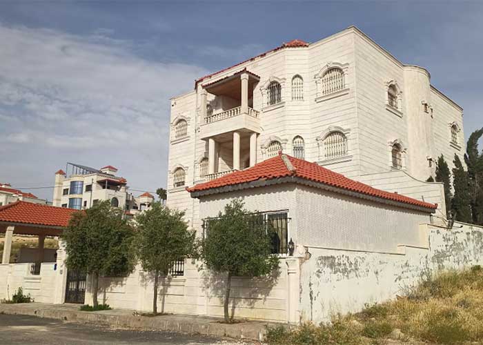 فيلا للبيع في شفابدران قمه عاليه ومرتفعه في حوض عيون الذيب